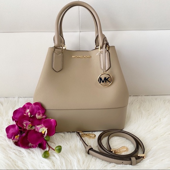 Michael Kors Handbags - NWT Michael Kors Tote/Satchel